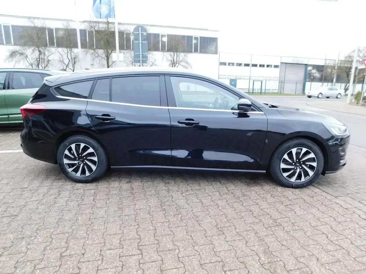 Neu Ford Focus Titanium X 116 PS (85 kW) 2026 Schwarz Kombi