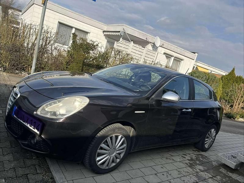 Gebraucht Alfa Romeo Giulietta Super 120 PS (88 kW) 2012 Schwarz Kleinwagen