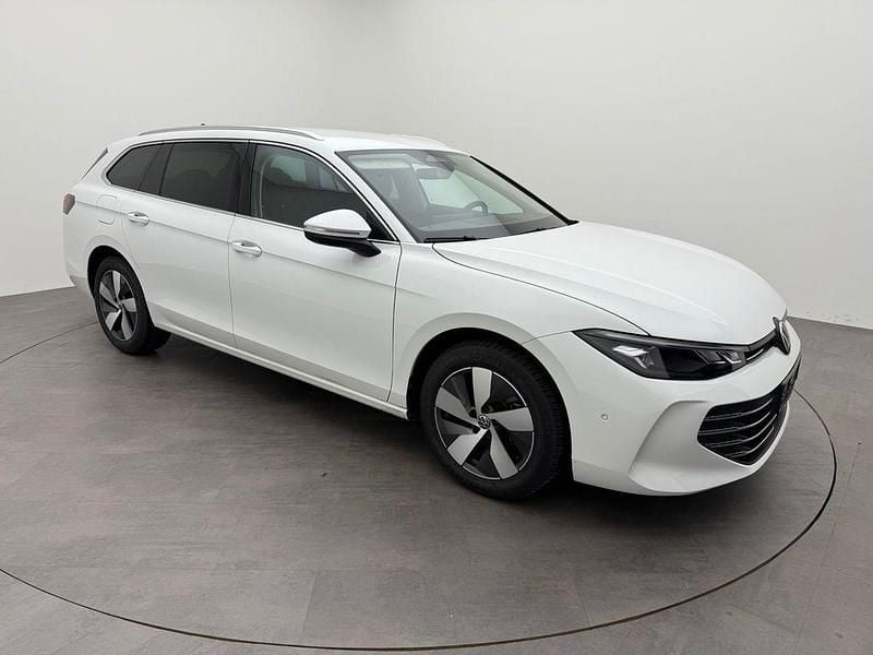 Gebraucht VW Passat Business 150 PS (110 kW) 2024 Weiß Kombi
