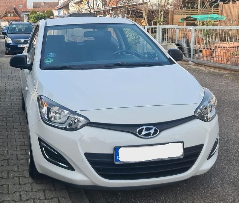 Gebraucht Hyundai i20 Edition 86 PS (63 kW) 2014 Weiß Kleinwagen