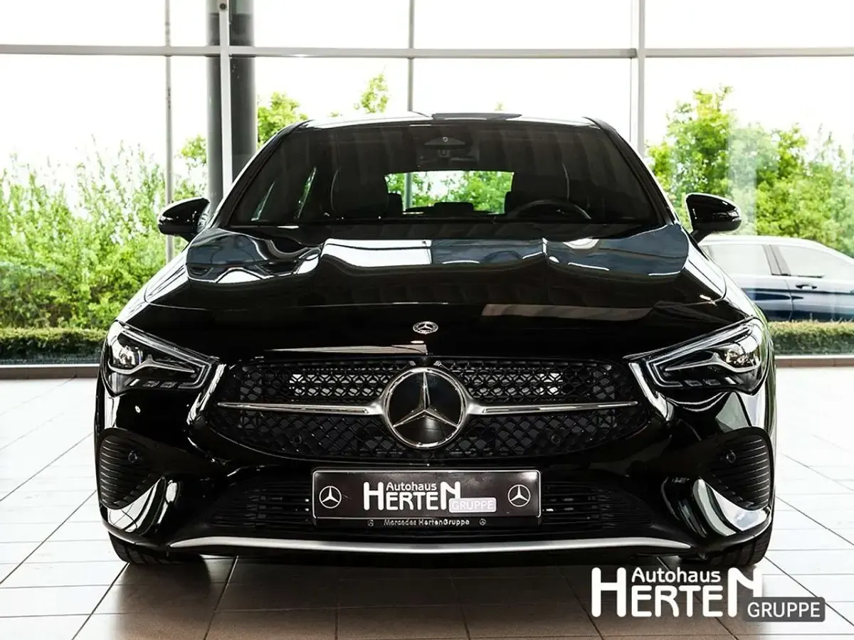Gebraucht Mercedes CLA200 Advanced 163 PS (119 kW) 2024 Schwarz Limousine