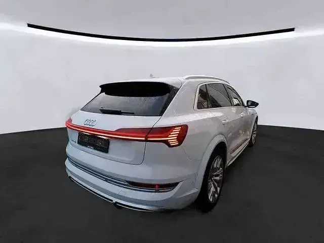 Gebraucht Audi e-tron Ambiente 369 kW (503 PS) 2022 Weiß SUV