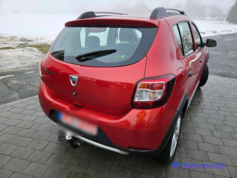 Gebraucht Dacia Sandero Stepway 90 PS (66 kW) 2015 Rot Limousine