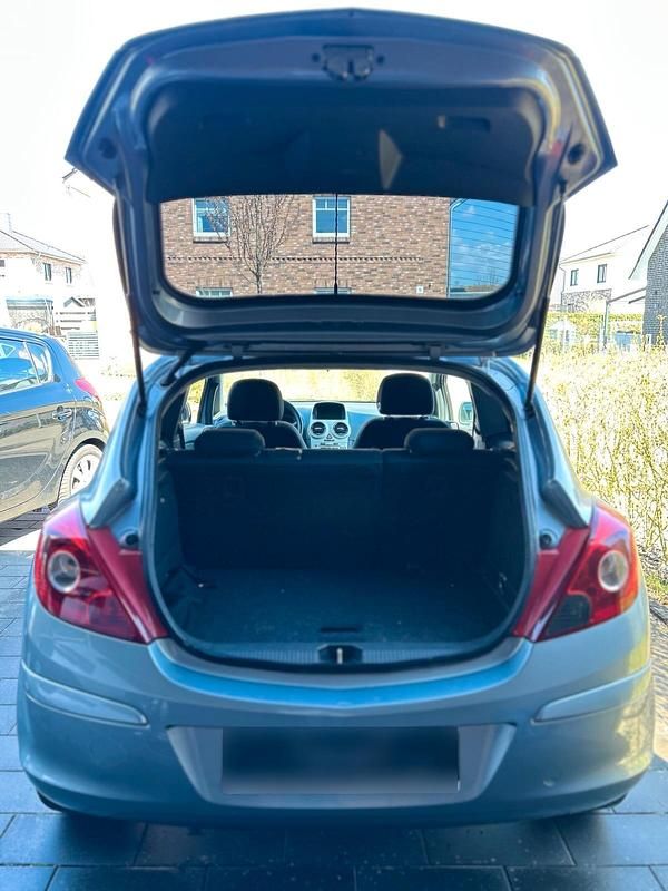 Gebraucht Opel Corsa 80 PS (58 kW) 2009 Grau Kleinwagen