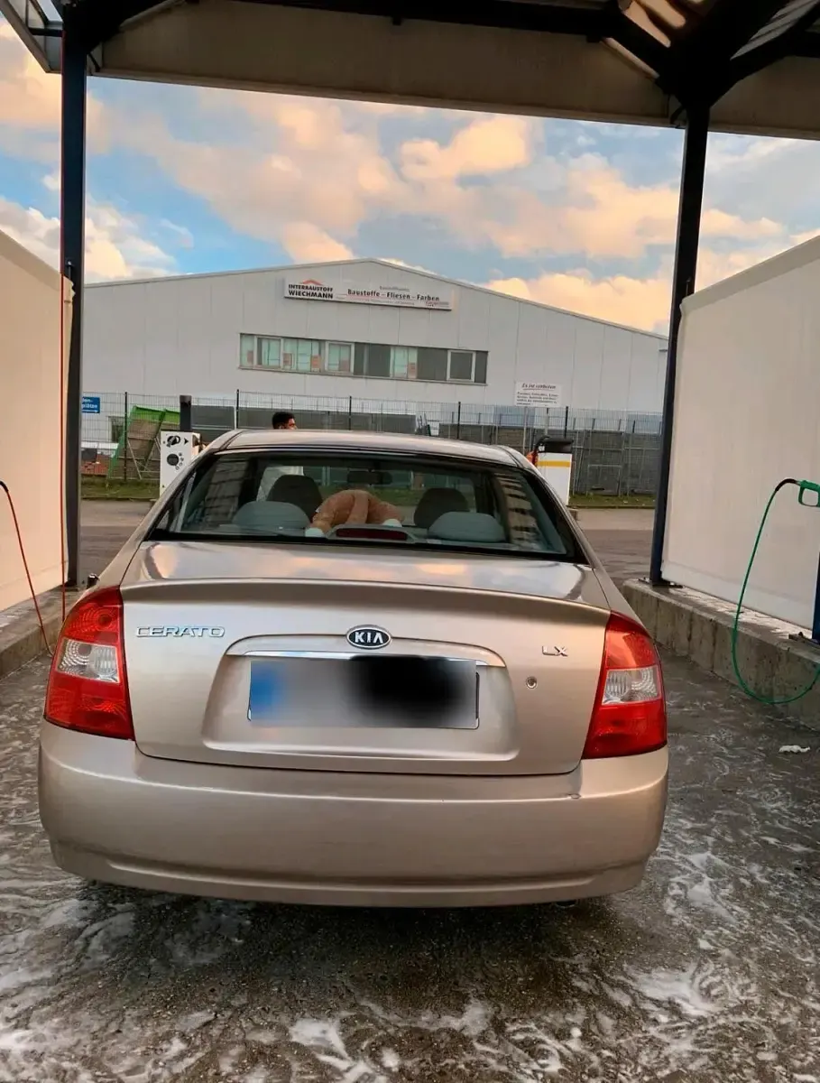 Gebraucht Kia Cerato 106 PS (77 kW) 2005 Gold Limousine