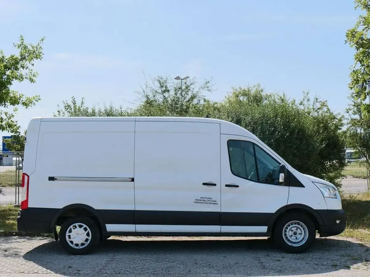 Gebraucht Ford Transit 131 PS (96 kW) 2020 Weiß Van