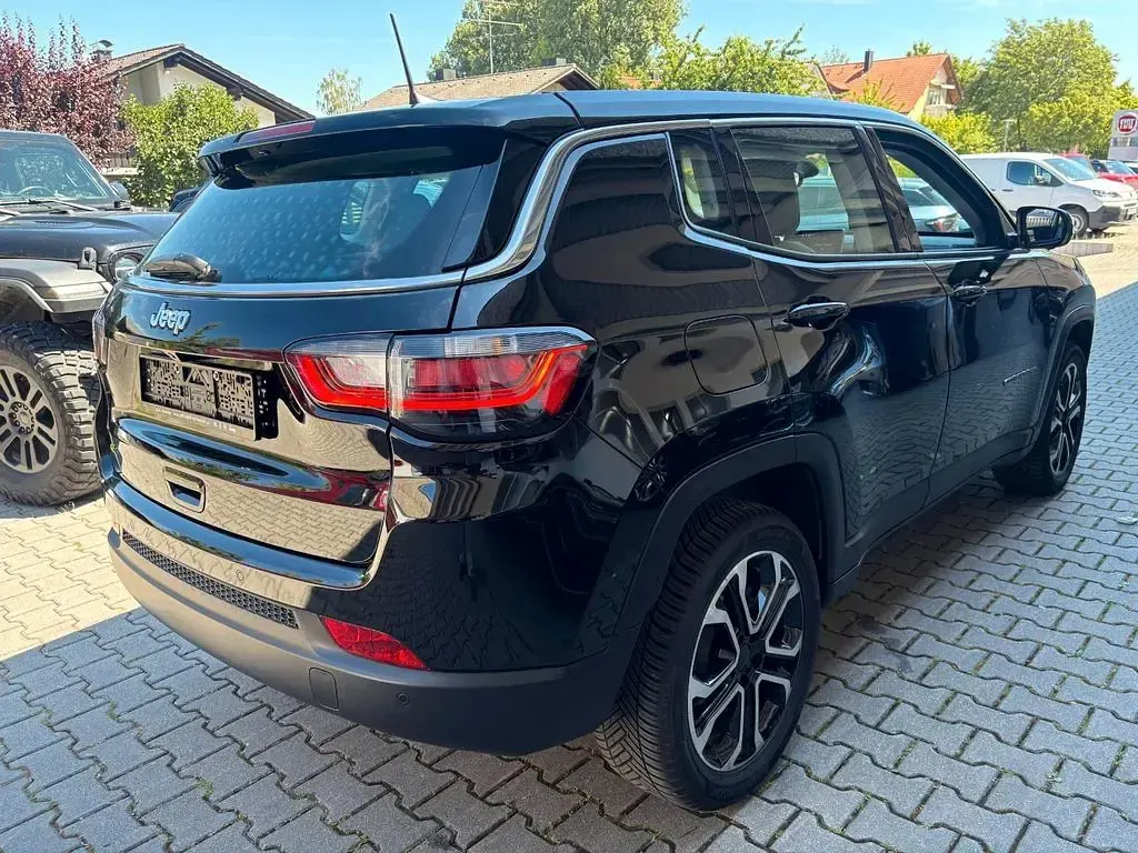 Gebraucht Jeep Compass Altitude 131 PS (96 kW) 2024 Schwarz SUV