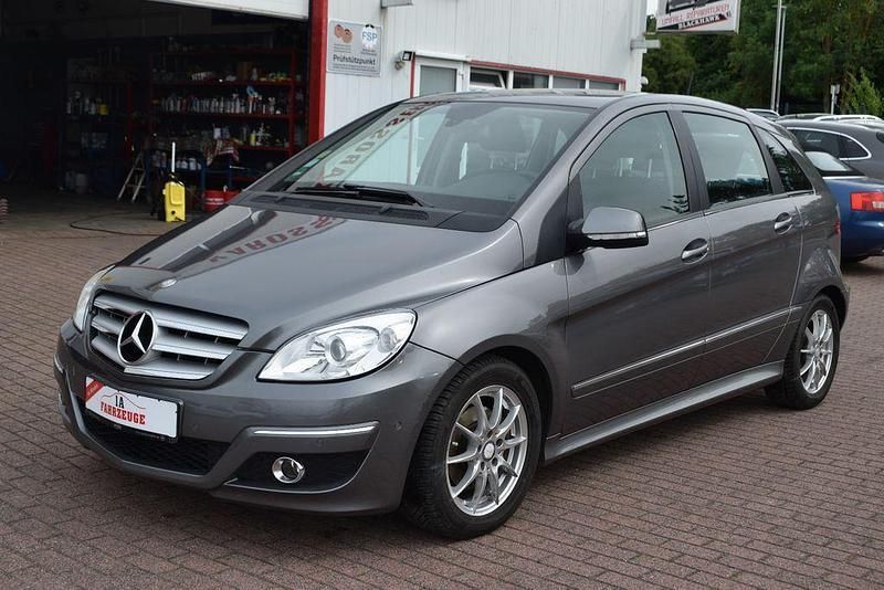 Grau Gebraucht 2009 Mercedes B200 Van / Kleinbus | 4.290 € (Guter Preis) - Bild 1/4