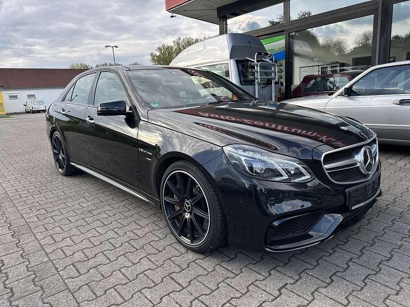Obsidianschwarz metalliclack Gebraucht 2015 Mercedes E63 AMG AMG Limousine | 37.500 € (Fairer Preis) - Bild 1/4