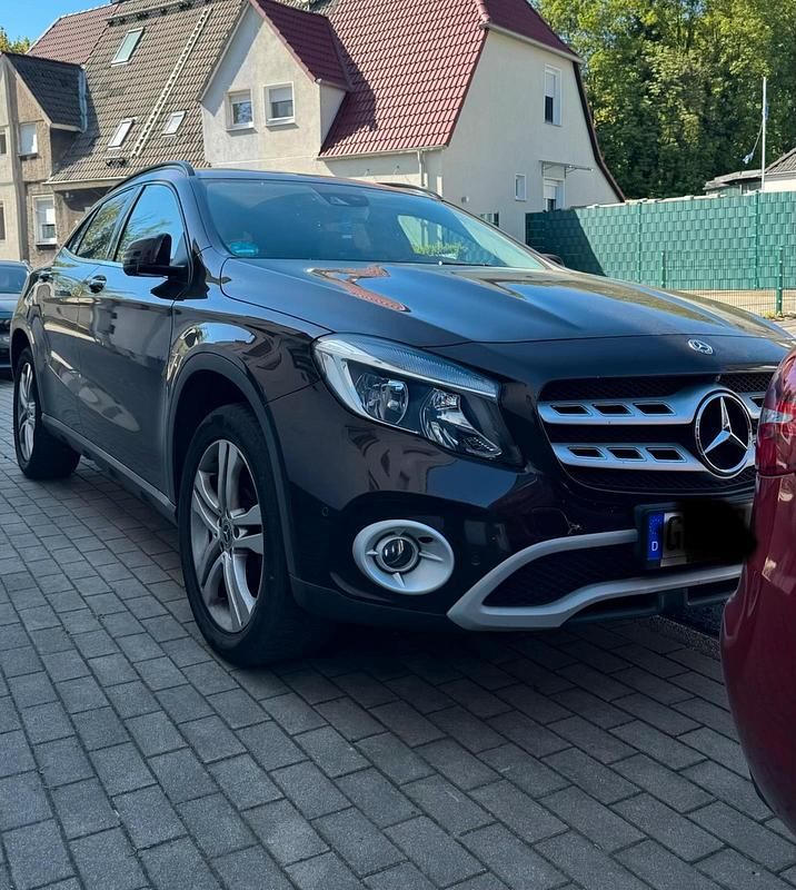 Usata Mercedes 220 177 CV (130 kW) 2017 Marrone SUV
