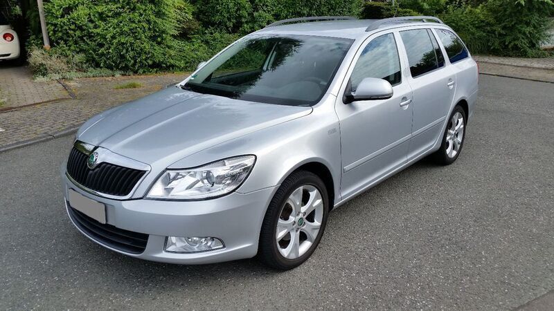 Silber Gebraucht 2012 Skoda Octavia Family Kombi | 6.900 € (Guter Preis) - Bild 1/4