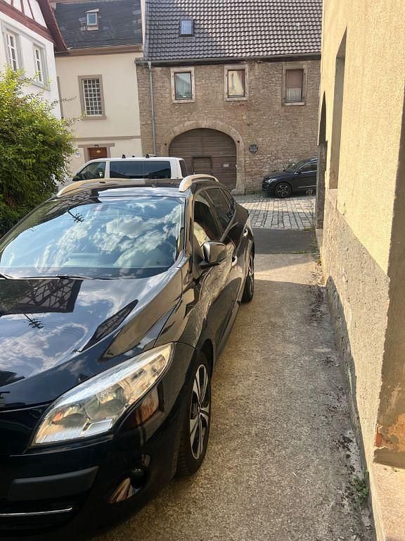 Schwarz Gebraucht 2011 Renault Mégane III Bose Edition Limousine | 3.000 € (Superpreis) - Bild 1/4