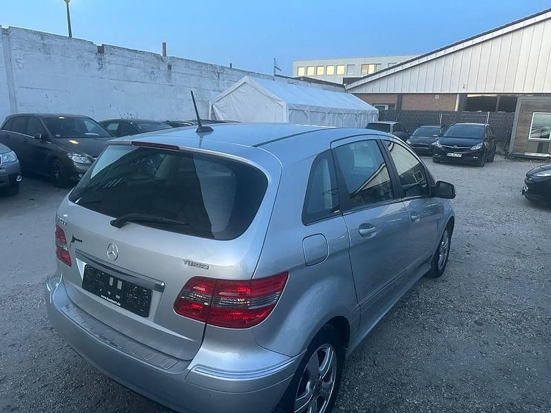 Gebraucht Mercedes E200 193 PS (141 kW) 2010 Grau Limousine