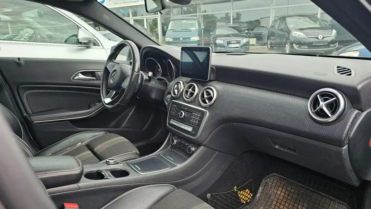 Gebraucht Mercedes A180 109 PS (80 kW) 2018 Grau Limousine