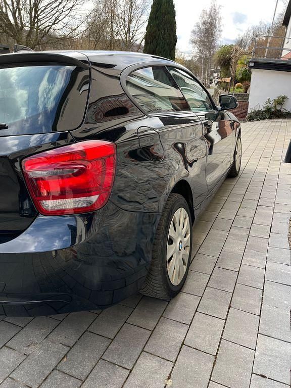 Gebraucht BMW 118 143 PS (105 kW) 2014 Schwarz Kleinwagen