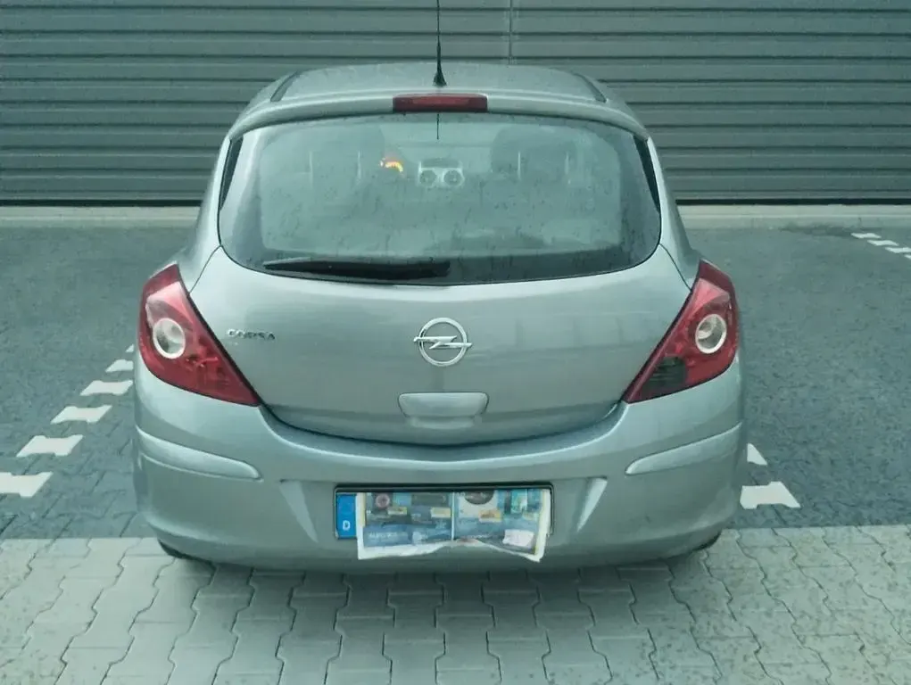 Gebraucht Opel Corsa 101 PS (74 kW) 2012 Silber Kleinwagen