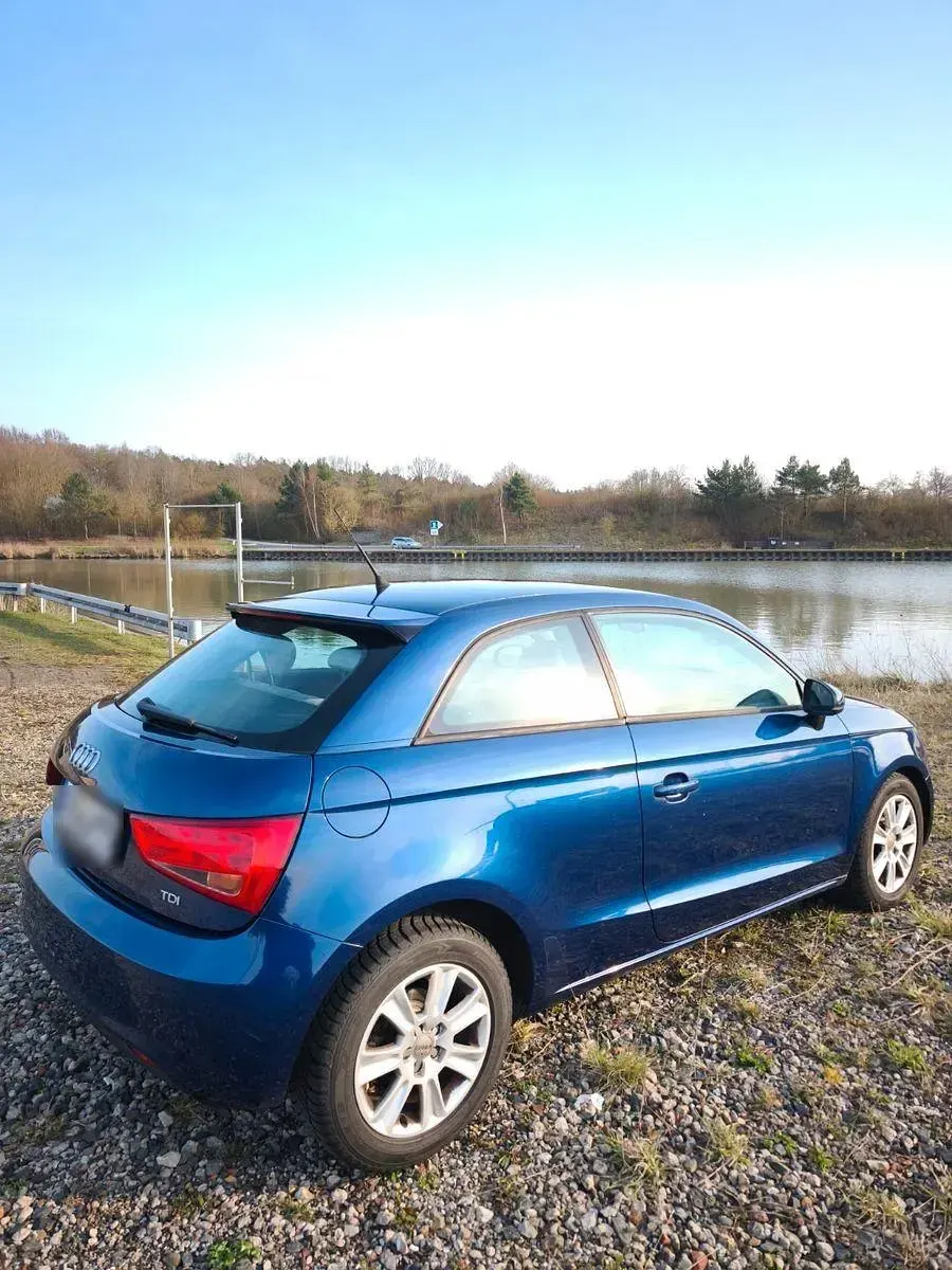 Gebraucht Audi A1 Ambition 105 PS (77 kW) 2010 Blau Kleinwagen