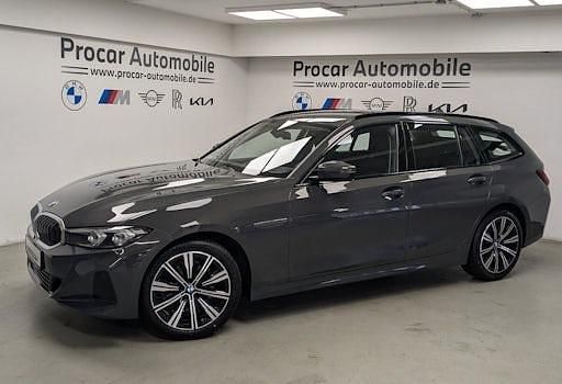 Gebraucht BMW 318 Shadowline 150 PS (110 kW) 2025 Grau Kombi