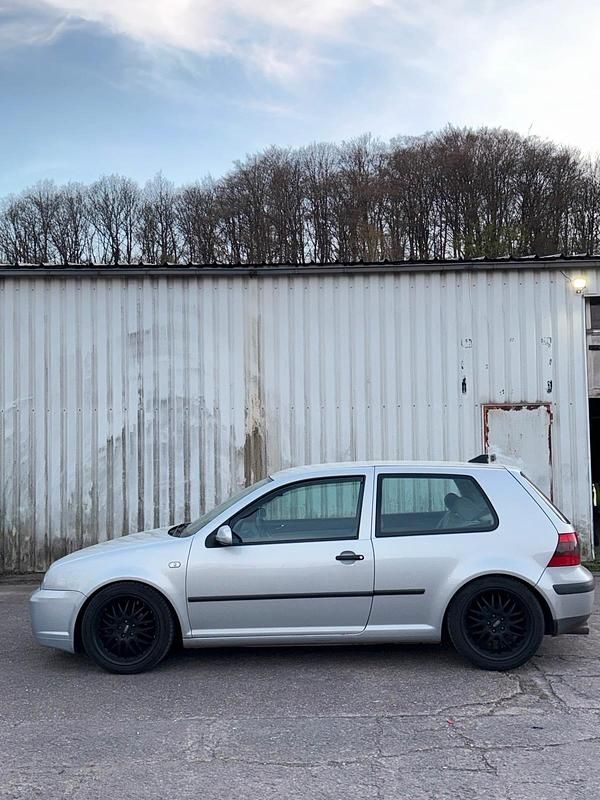 Gebraucht VW Golf IV 101 PS (74 kW) 1999 Silber Kleinwagen