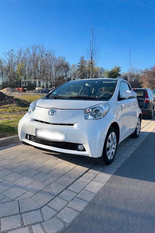 Gebraucht Toyota iQ 68 PS (50 kW) 2011 Weiß Kleinwagen