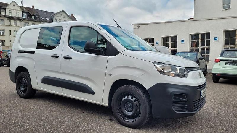 Weiß Gebraucht 2023 Fiat Doblò Van / Kleinbus | 23.900 € - Bild 1/4