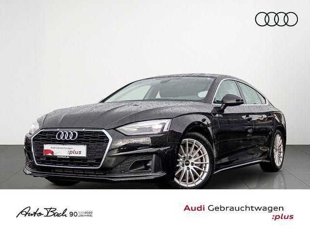 Schwarz (brillantschwarz) Gebraucht 2022 Audi A5 Sportback Sport Limousine | 31.970 € (Superpreis) - Bild 1/4