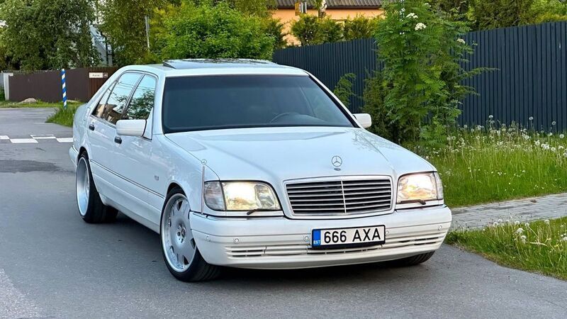 Weiß Gebraucht 1997 Mercedes S500 Limousine | 22.999 € (Fairer Preis) - Bild 1/4