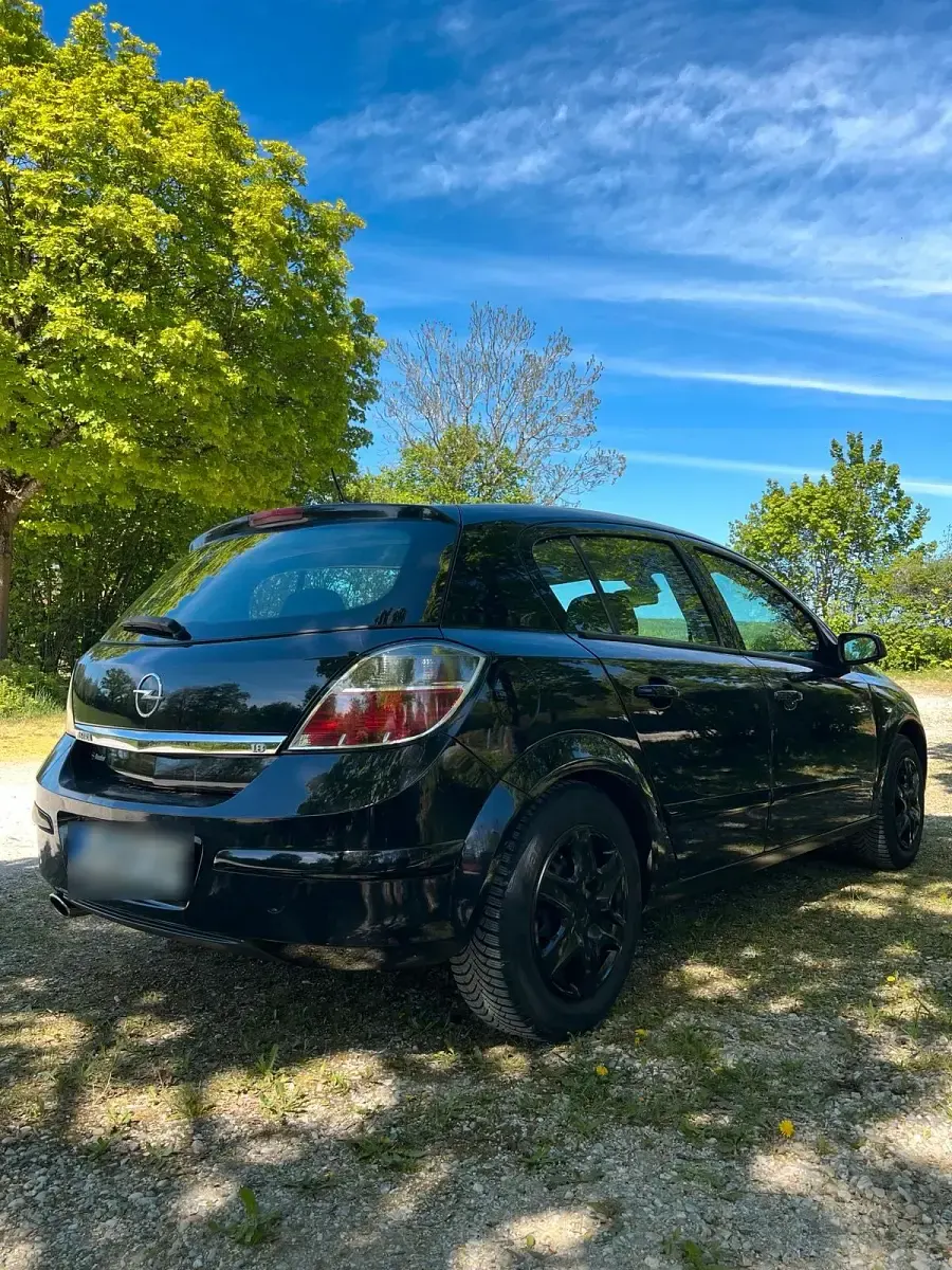 Gebraucht Opel Astra 140 PS (102 kW) 2008 Schwarz Kleinwagen