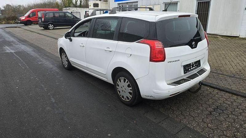 Gebraucht Peugeot 5008 156 PS (114 kW) 2012 Weiß Van / Kleinbus