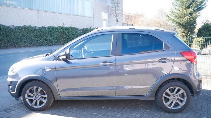 Gebraucht Ford Ka Plus Active 86 PS (63 kW) 2018 Grau Kleinwagen
