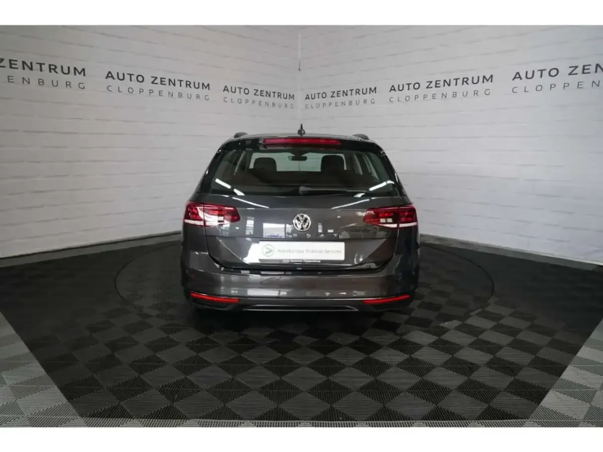Gebraucht VW Passat Business 150 PS (110 kW) 2020 Grau Kombi