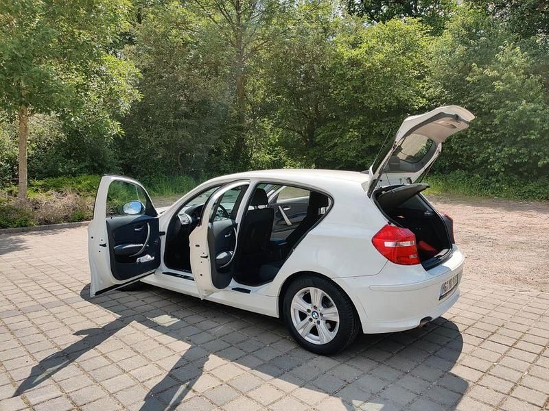 Gebraucht BMW 116 Basis 116 PS (85 kW) 2011 Weiß Kleinwagen