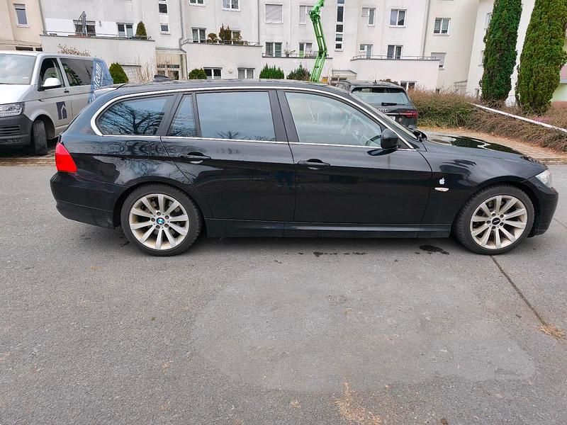 Gebraucht BMW 330 245 PS (180 kW) 2010 Schwarz Kombi