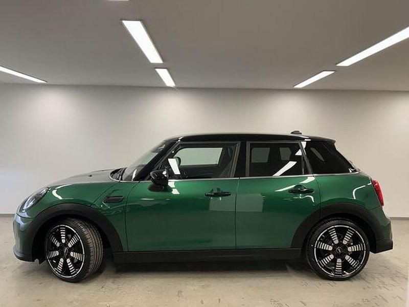 Gebraucht Mini Cooper Classic 136 PS (100 kW) 2023 British racing green Kleinwagen