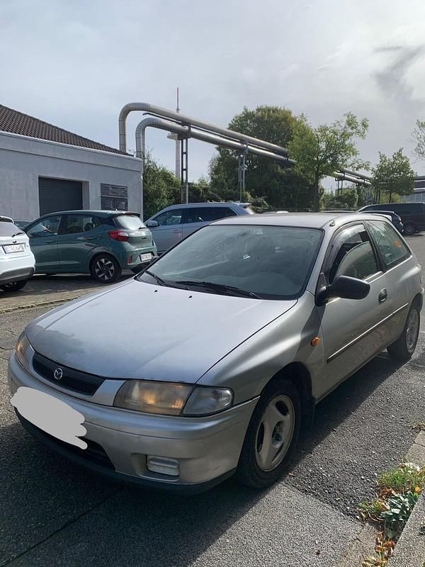 Grau Gebraucht 1999 Mazda 323 Limousine | 720 € (Guter Preis) - Bild 1/4