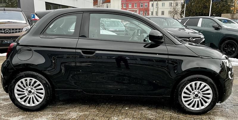 Gebraucht Fiat 500e 86 kW (118 PS) 2023 Colore esterno (arktis weiß) Kleinwagen