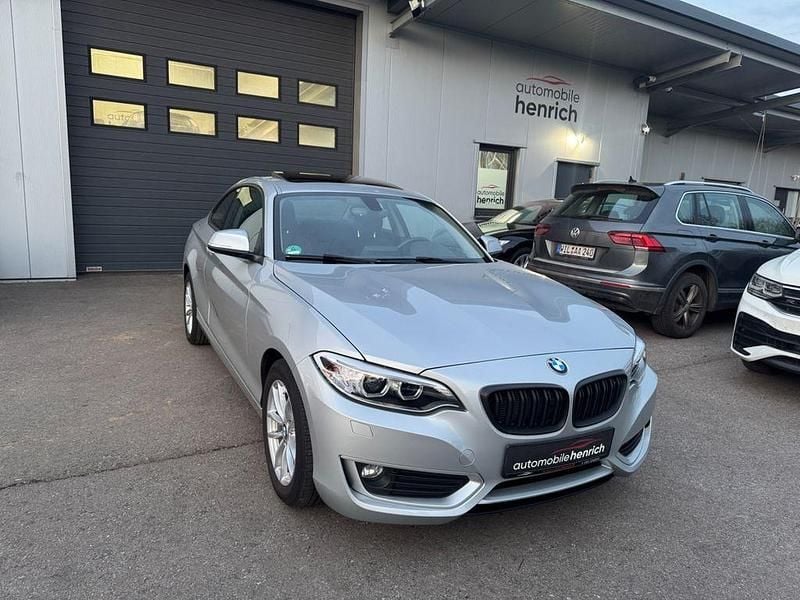 Silber Gebraucht 2014 BMW 220 Comfort Edition Coupé | 15.900 € (Guter Preis) - Bild 1/4