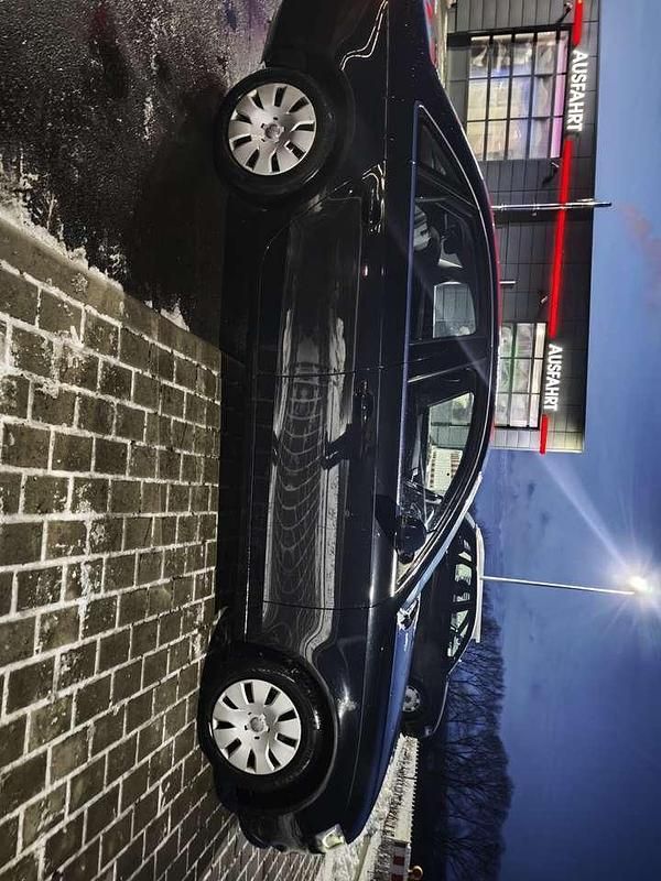 Gebraucht Audi A4 Attraction 143 PS (105 kW) 2013 Schwarz Limousine