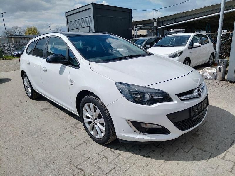Usata Opel Astra Active 110 CV (80 kW) 2013 Bianco Station wagon