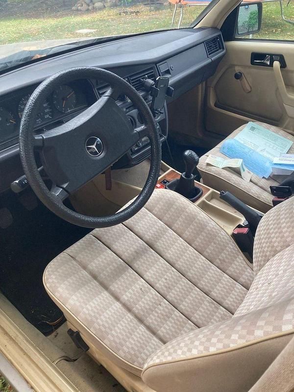 Gebraucht Mercedes 190 109 PS (80 kW) 1991 Beige Limousine