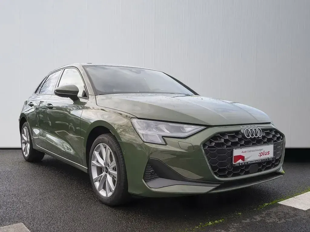 Second-hand Audi A3 Ambiente 150 CP (110 kW) 2024 Verde Berlinǎ