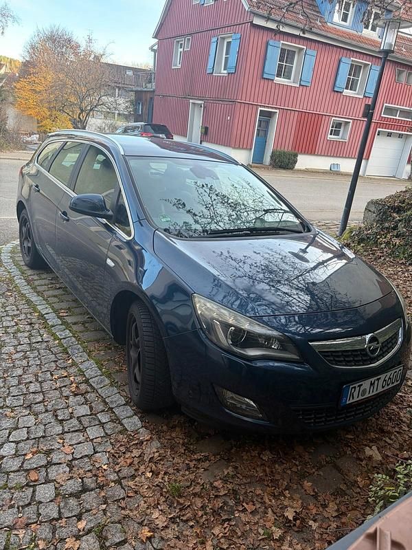 Gebraucht Opel Astra 105 PS (77 kW) 2012 Kombi