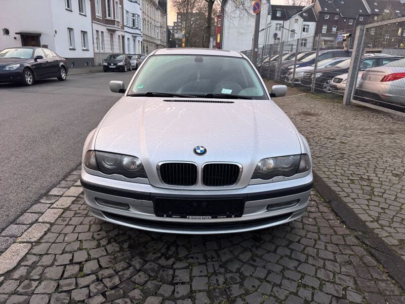 Silber Gebraucht 1999 BMW 318 Limousine | 1.999 € (Fairer Preis) - Bild 1/4