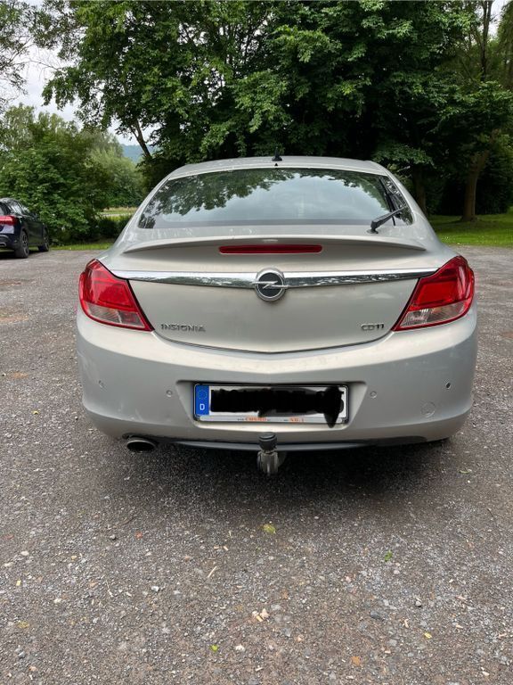Grau Gebraucht 2010 Opel Insignia Sport Limousine | 2.490 € (Fairer Preis) - Bild 1/4