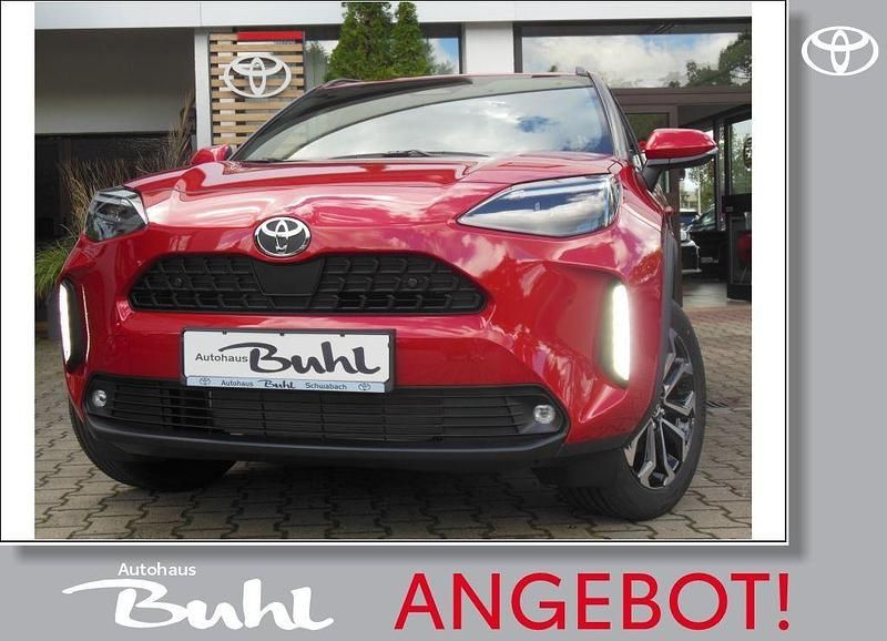 Karminarot metallic Neu 2025 Toyota Yaris Cross SUV | 29.632 € (Fairer Preis) - Bild 1/4
