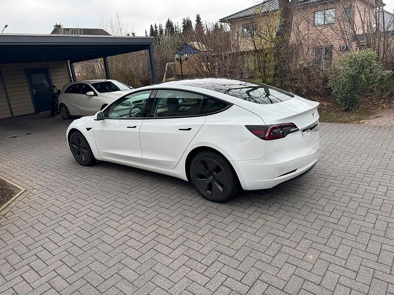 Gebraucht Tesla Model 3 RWD 220 kW (300 PS) 2023 Weiß Limousine