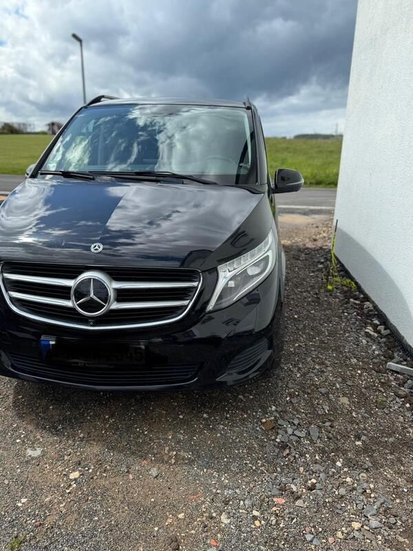 Schwarz Gebraucht 2018 Mercedes V250 Avantgarde Van / Kleinbus | 39.500 € (Guter Preis) - Bild 1/4
