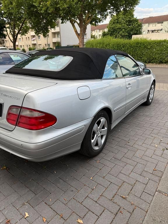 Silber Gebraucht 2000 Mercedes CLK230 Avantgarde Cabrio | 3.900 € (Superpreis) - Bild 1/4