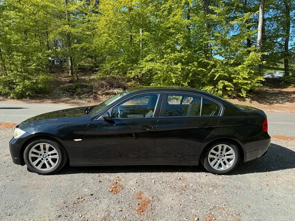 Second-hand BMW 320 170 CP (125 kW) 2008 Negru Berlinǎ