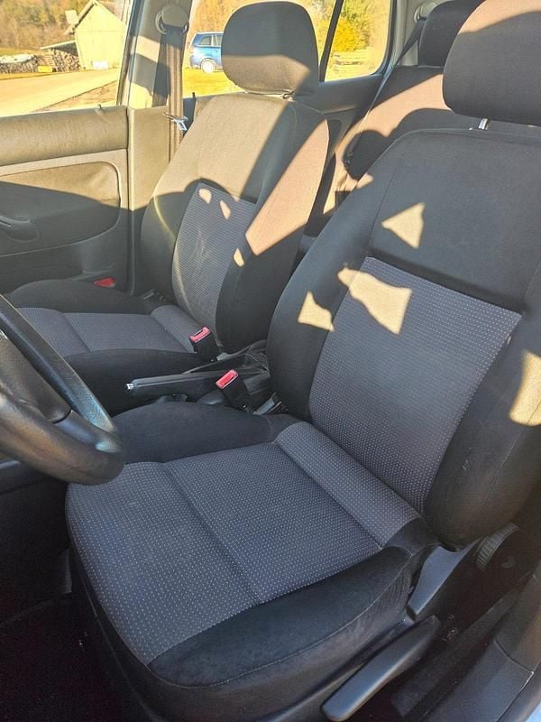 Second-hand VW Golf IV 110 CP (80 kW) 2002 Argintiu Hatchback